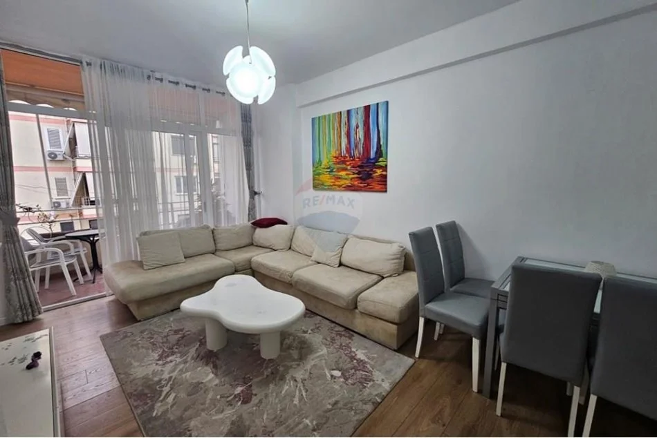 Tirane, shitet apartament 2+1+Ballkon Kati 4, 102 m² (Kompleksi Fratari)