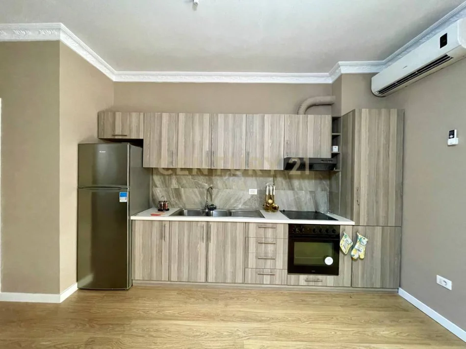 Tirane, jepet me qera apartament 2+1 Kati 1, 650 € (Kopshti Zoologjik)