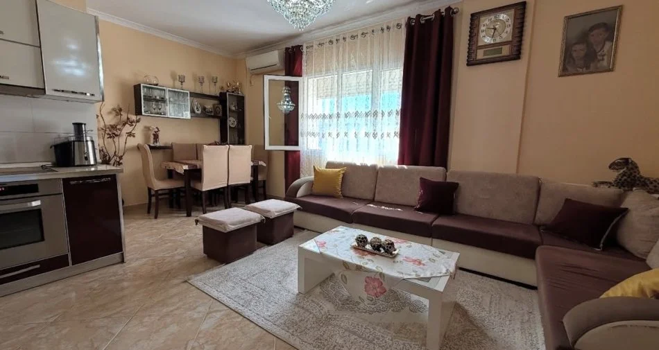 Tirane, shitet apartament 1+1+Ballkon Kati 4, 75 m² 140.000 € (Pran Hipotekes)