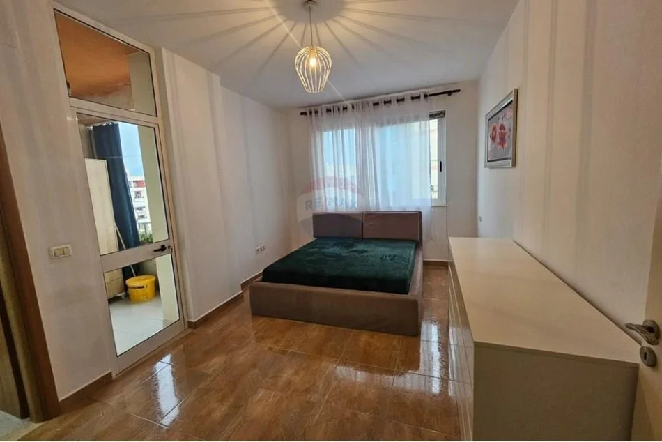 Tirane, shitet apartament 2+1+Ballkon Kati 4, 102 m² (Kompleksi Fratari)