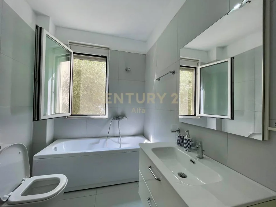 Tirane, jepet me qera apartament 2+1 Kati 1, 650 € (Kopshti Zoologjik)