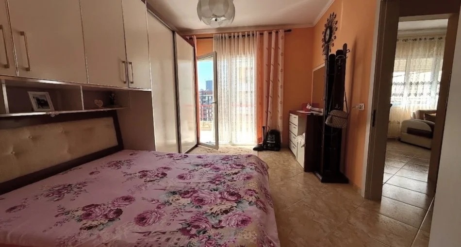 Tirane, shitet apartament 1+1+Ballkon Kati 4, 75 m² 140.000 € (Pran Hipotekes)