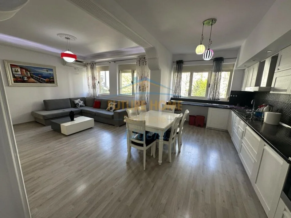 Tirane, shitet apartament 2+1+Ballkon Kati 3, 100 m² 198000 € (Mbrapa Radisonit)