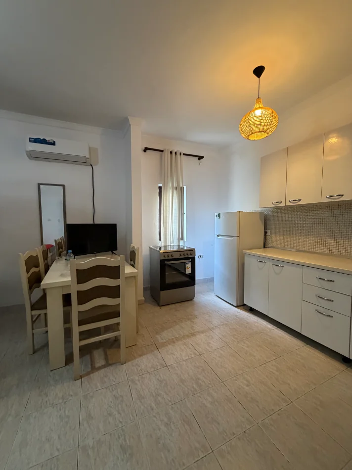 Tirane, jepet me qera garsonier 1+1+Aneks+Ballkon Kati 1, 50 m² 250 € (Stavri themeli)