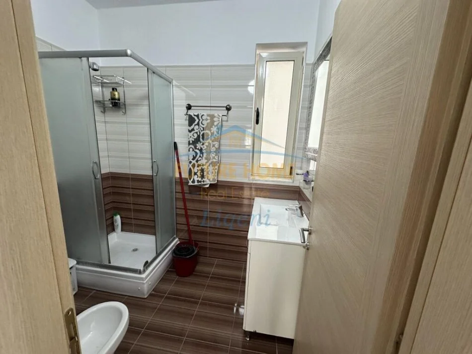 Tirane, shitet apartament 2+1+Ballkon Kati 3, 100 m² 198000 € (Mbrapa Radisonit)