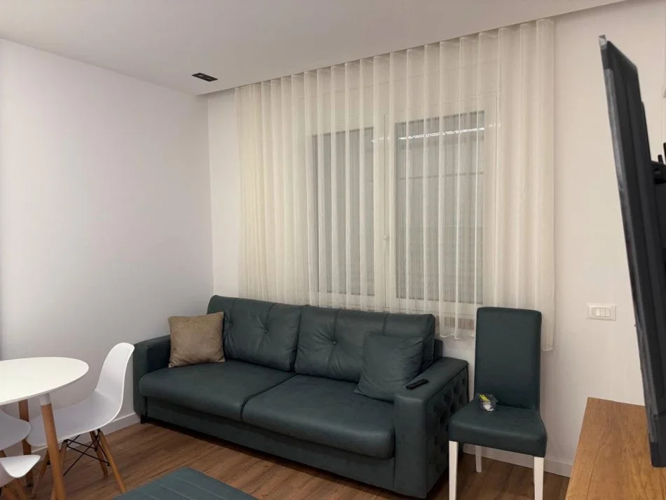 Tirane, jepet me qera apartament 1+1 , 60 m² 650 € (Rruga e kavajes)