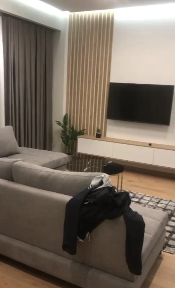 Tirane, jepet me qera apartament 1+1+Ballkon Kati 8, 73 m² 500 € (Fusha e Aviacionit)