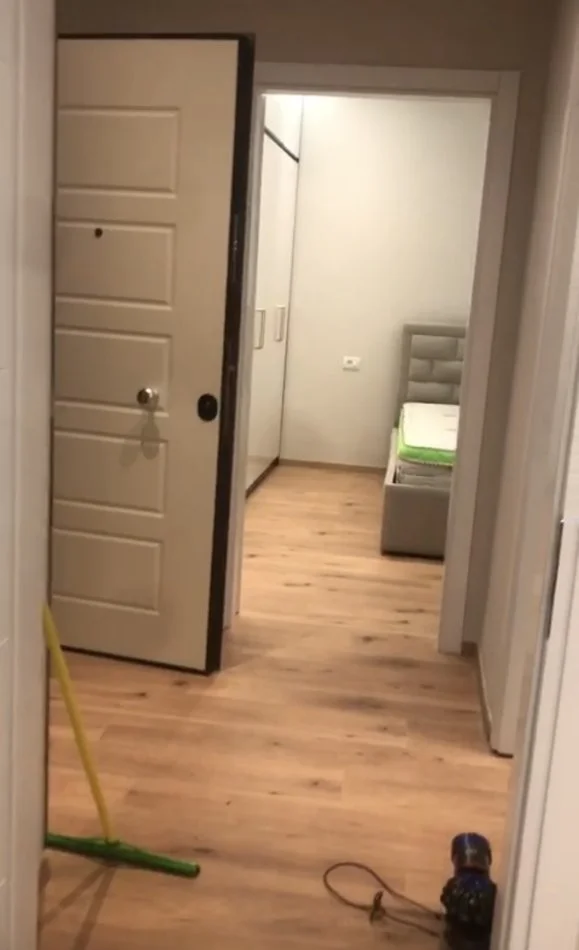 Tirane, jepet me qera apartament 1+1+Ballkon Kati 8, 73 m² 500 € (Fusha e Aviacionit)