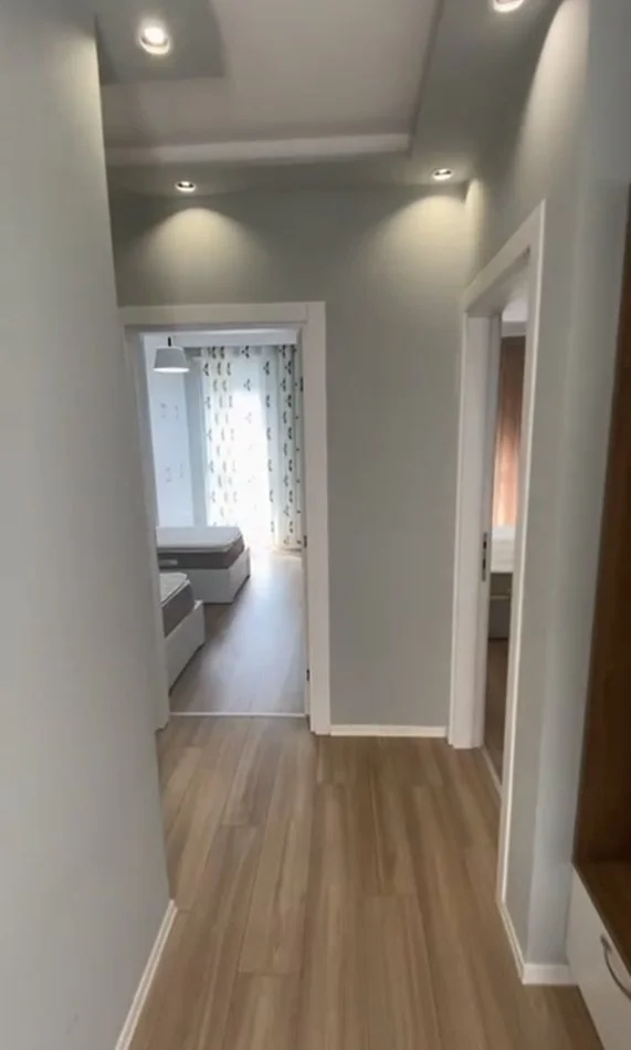 Tirane, jepet me qera apartament 2+1+Ballkon Kati 4, 106 m² 650 € (FIORI DI BOSKO)