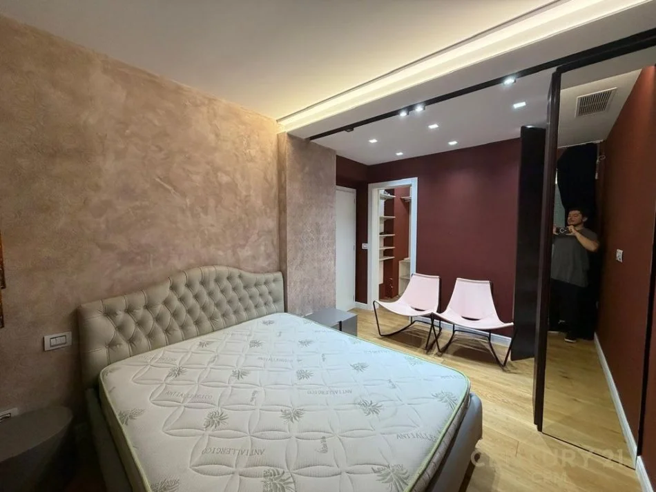 Tirane, jepet me qera apartament 3+1 Kati 5, 220 m² 2.000 € (Kodra e Diellit)