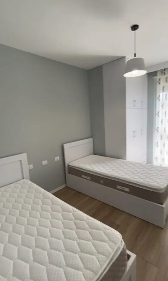 Tirane, jepet me qera apartament 2+1+Ballkon Kati 4, 106 m² 650 € (FIORI DI BOSKO)