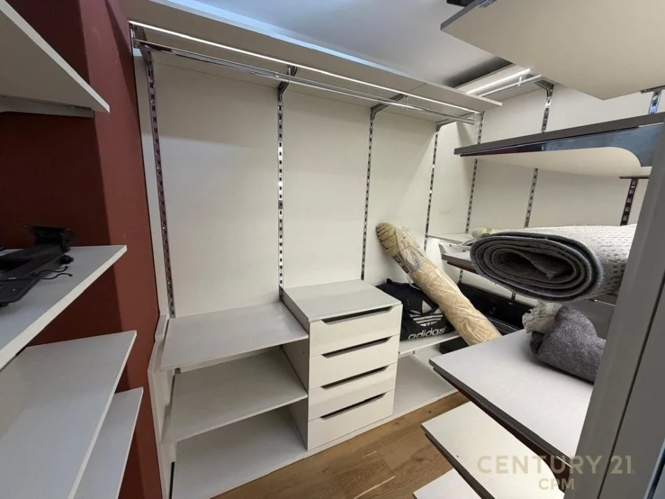 Tirane, jepet me qera apartament 3+1 Kati 5, 220 m² 2.000 € (Kodra e Diellit)