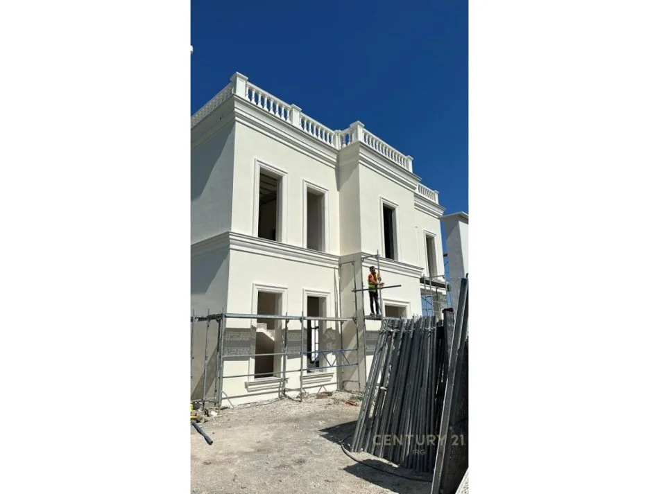 Tirane, shitet Vile 2 Katshe , 914 m² 680.000 € (Mjull Bathore)