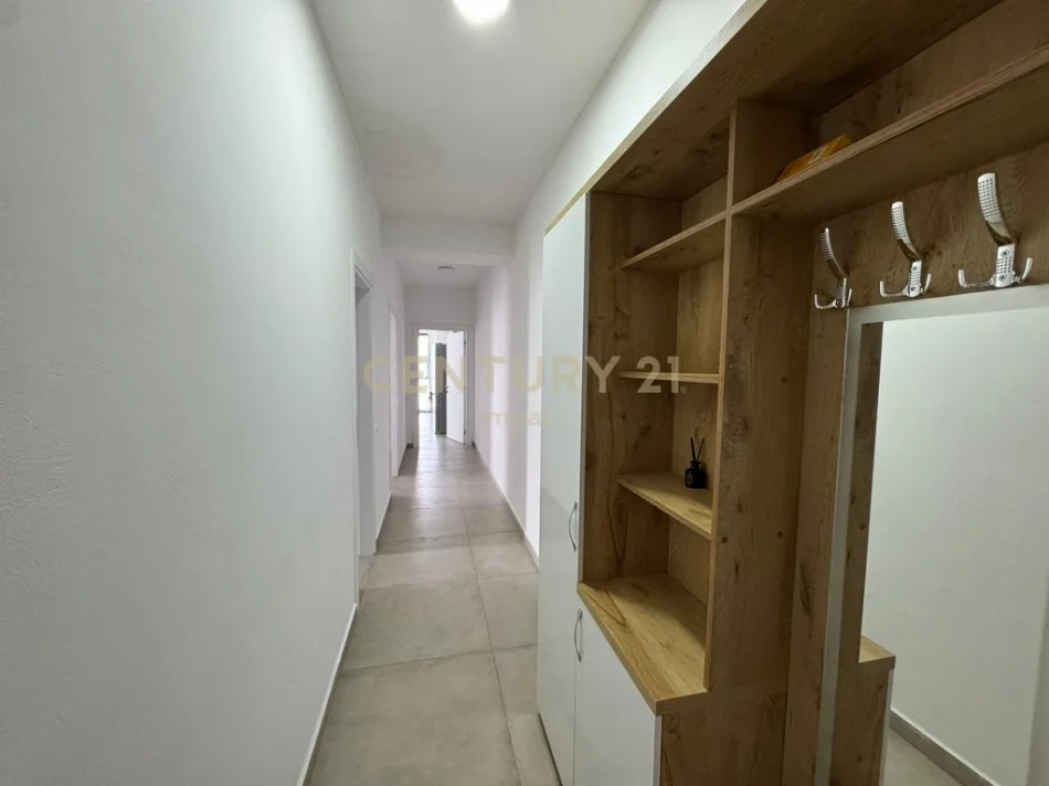 Tirane, jepet me qera apartament 2+1 Kati 9, 120 m² 700 € (Qsut)