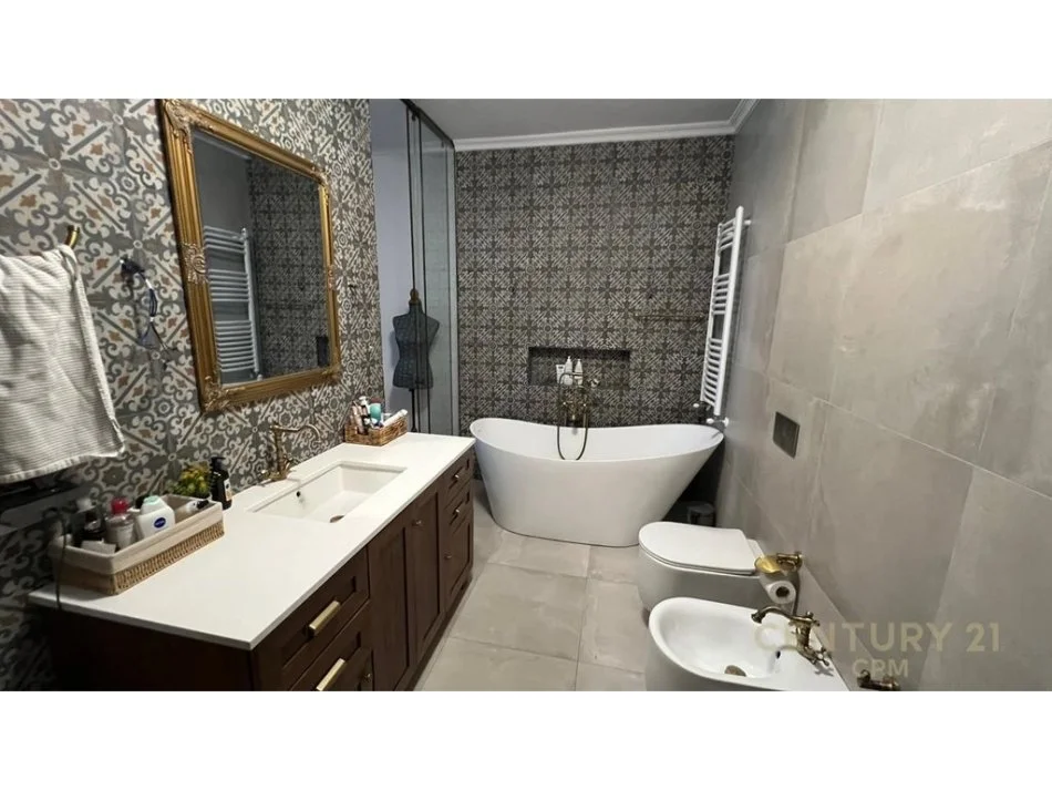 Tirane, shitet apartament 2+1 Kati 6, 113 m² 265.000 € (Ish Parku)