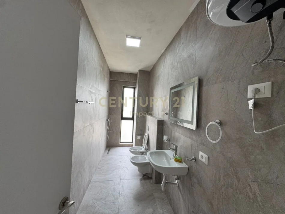 Tirane, jepet me qera apartament 2+1 Kati 9, 120 m² 700 € (Qsut)