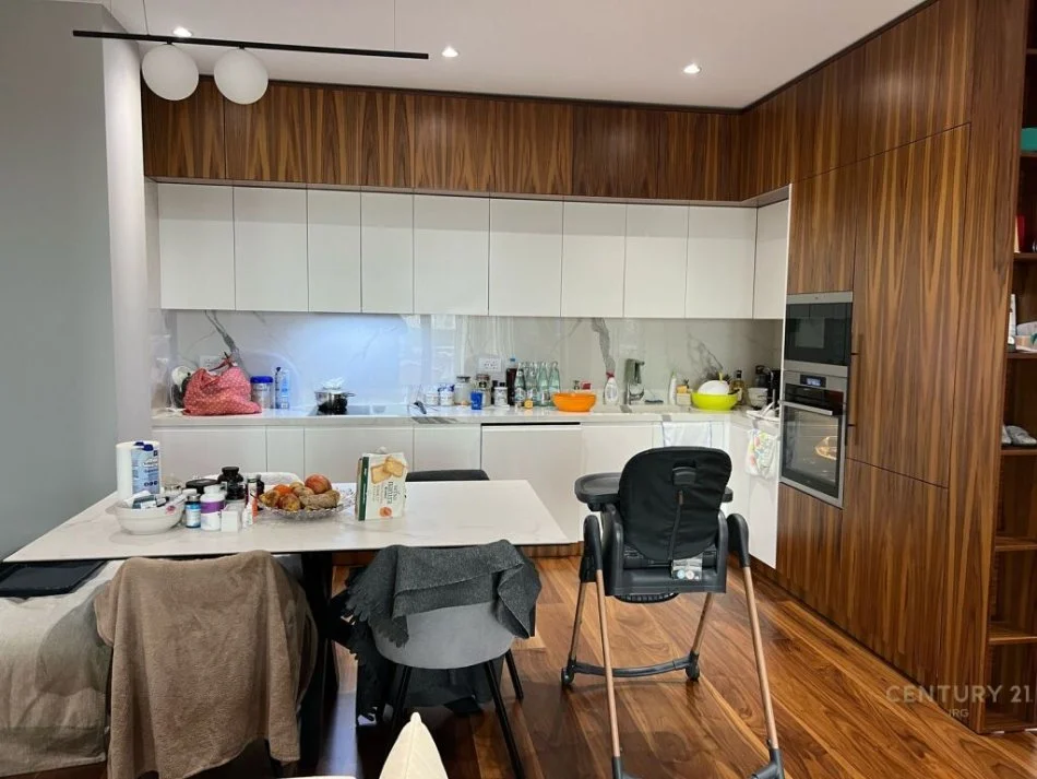 Tirane, jepet me qera apartament 3+1 Kati 2, 152 m² 1.200 € (Muhamet Gjollesha)