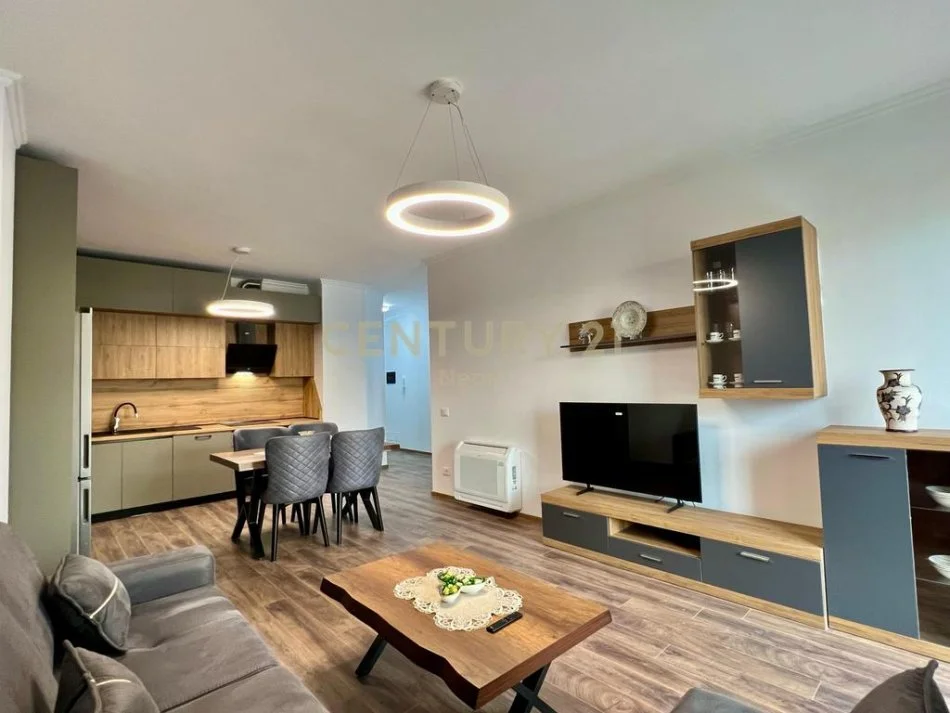 Tirane, jepet me qera apartament 2+1 Kati 7, 127 m² 1.300 € (Pazari i ri)