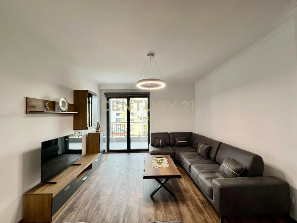 Tirane, jepet me qera apartament 2+1 Kati 7, 127 m² 1.300 € (Pazari i ri)