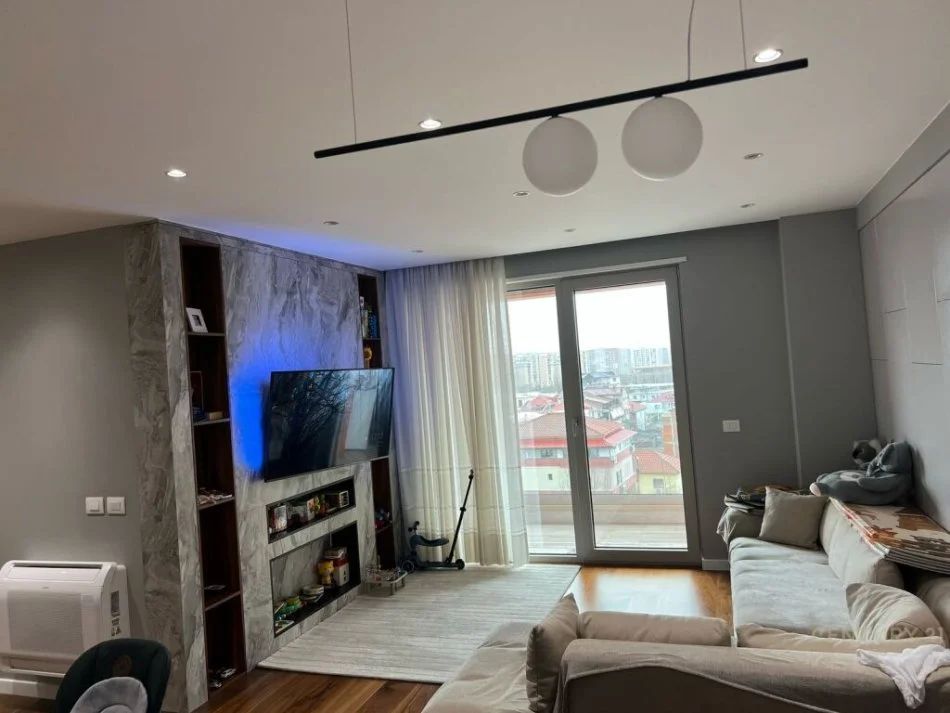 Tirane, jepet me qera apartament 3+1 Kati 2, 152 m² 1.200 € (Muhamet Gjollesha)