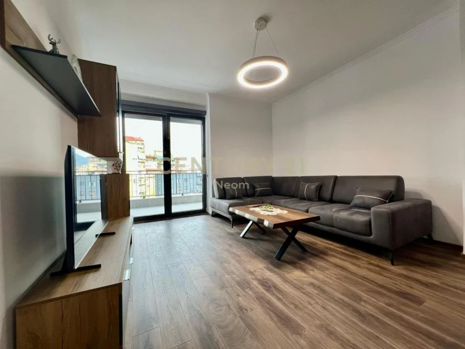Tirane, jepet me qera apartament 2+1 Kati 7, 127 m² 1.300 € (Pazari i ri)