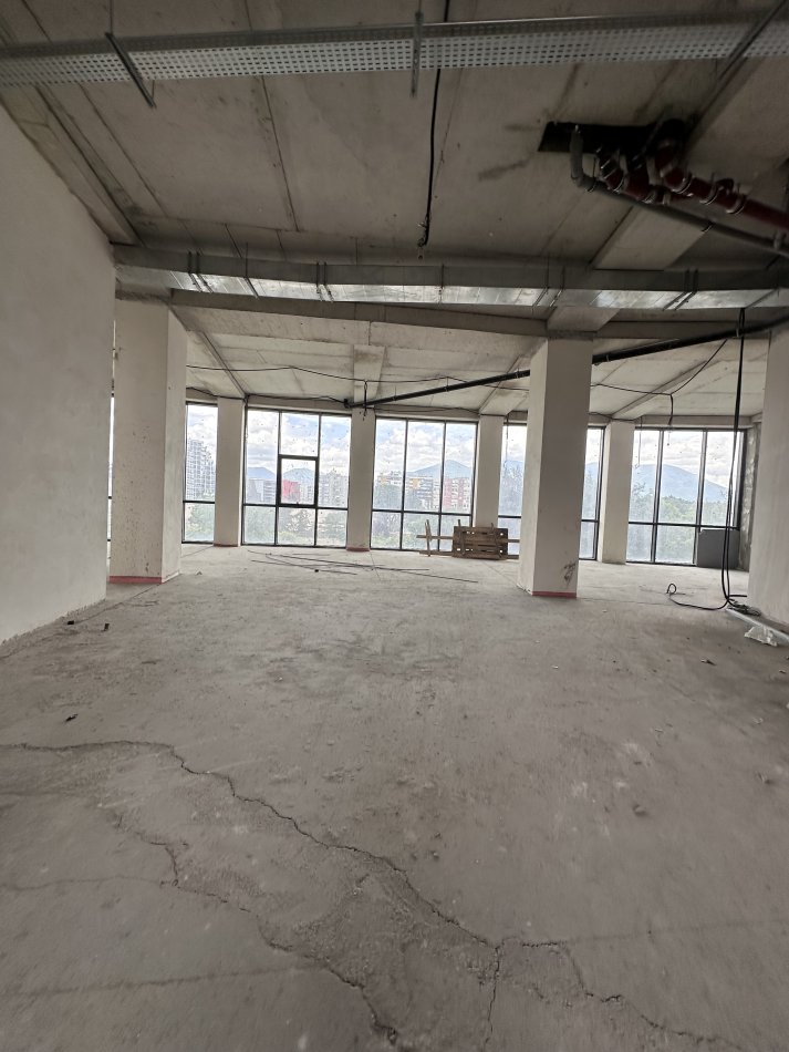Tirane, jepet me qera ambjent biznesi Kati 0, 400 m² 80.000 € (QIRA AMBIENT COMERCIAL LAKE VIEW !)