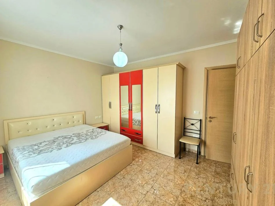 Tirane, jepet me qera apartament 1+1 , 96 m² 600 € (Liqeni i thate)