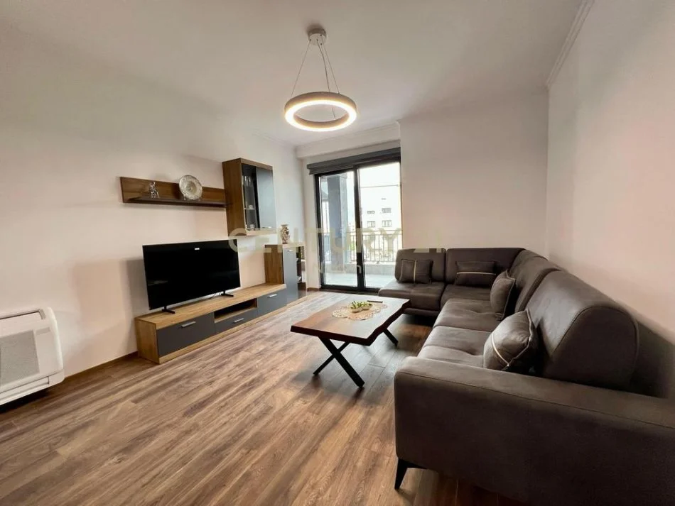 Tirane, jepet me qera apartament 2+1 Kati 7, 127 m² 1.300 € (Pazari i ri)