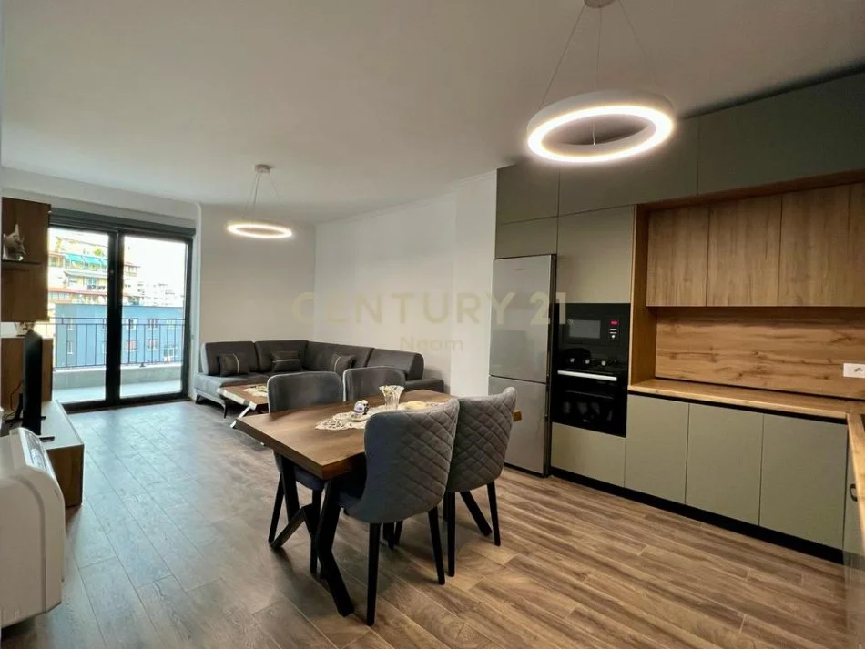 Tirane, jepet me qera apartament 2+1 Kati 7, 127 m² 1.300 € (Pazari i ri)