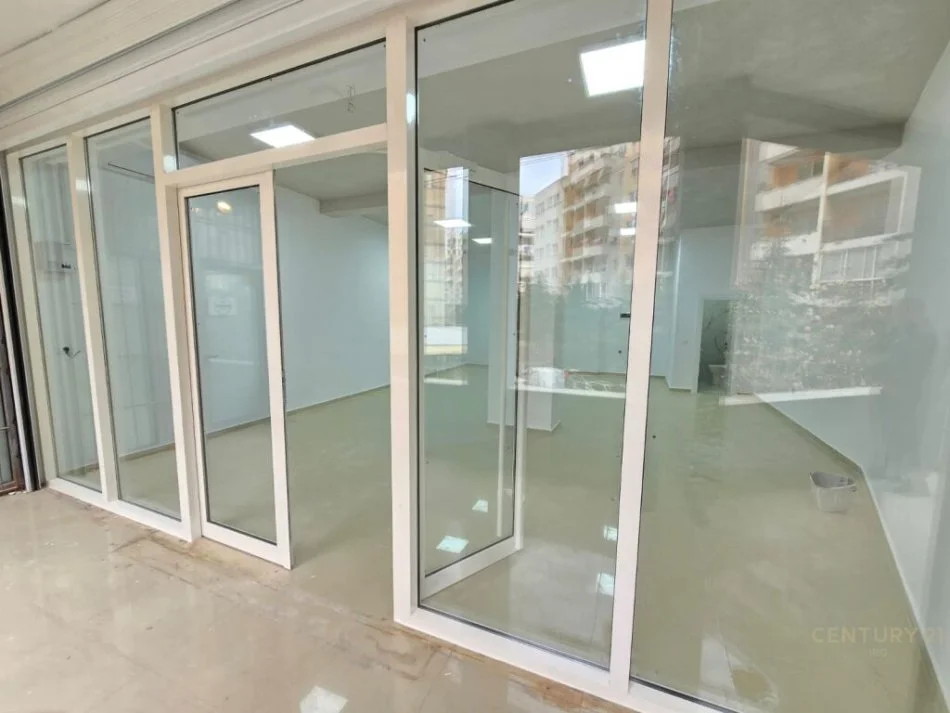 Tirane, jepet me qera ambjent biznesi Kati 2, 80 m² 700 € (Astir)