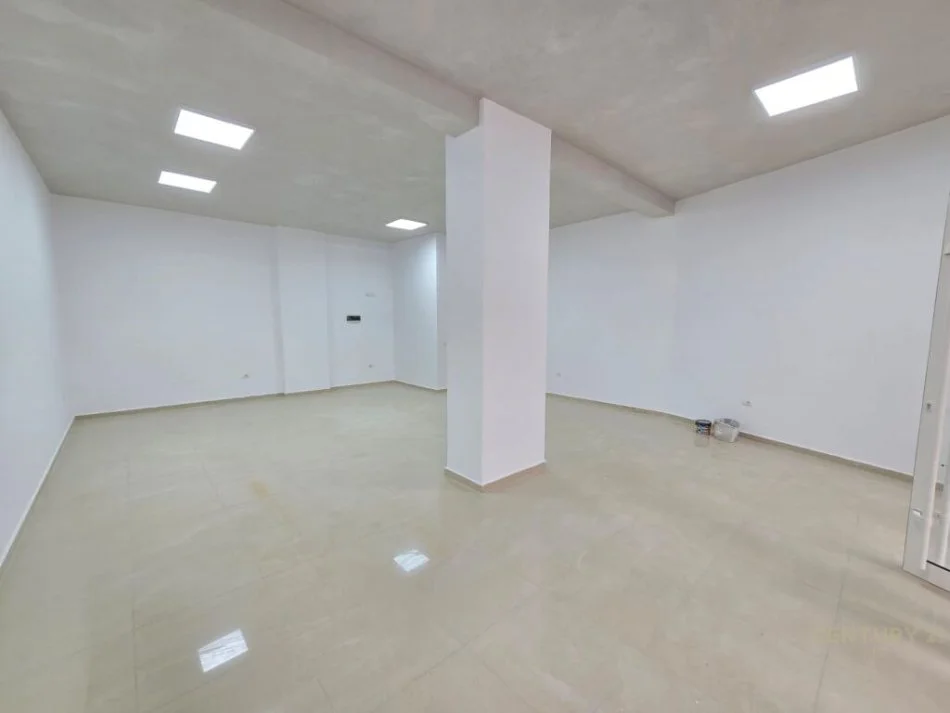 Tirane, jepet me qera ambjent biznesi Kati 2, 80 m² 700 € (Astir)
