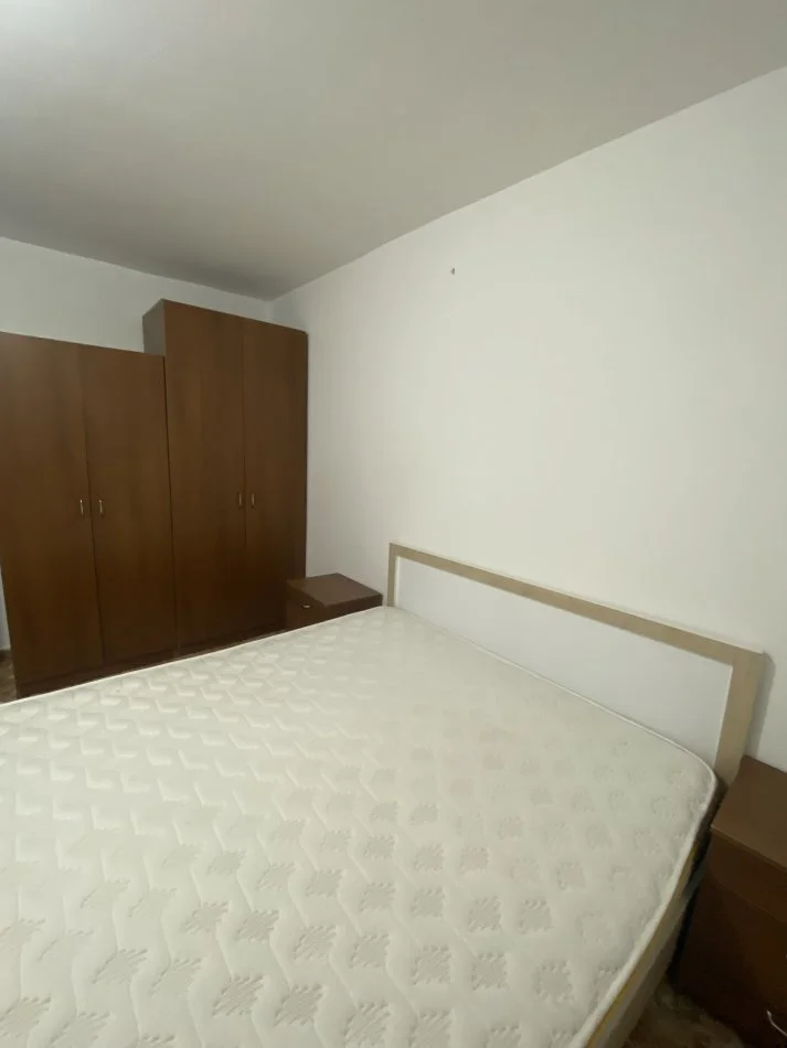 Tirane, jepet me qera shtepi 1+1 Kati 1, 51 m² 260 € (ruga 5 maj)