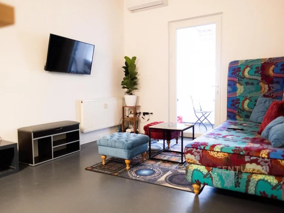 Tirane, jepet me qera apartament 2+1 me oborr dhe post parkimi,Kati 1, 126 m² 1.400 € (Gjimnazi Petro Nini Luarasi)