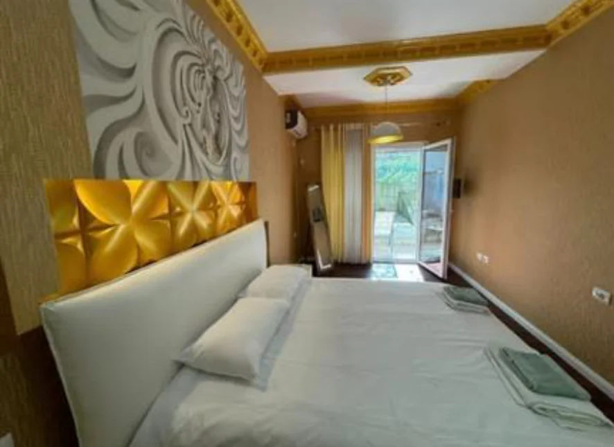 Tirane, jepet me qera apartament 2+1+Ballkon Kati 1, 140 m² 700 € (Radissoni)