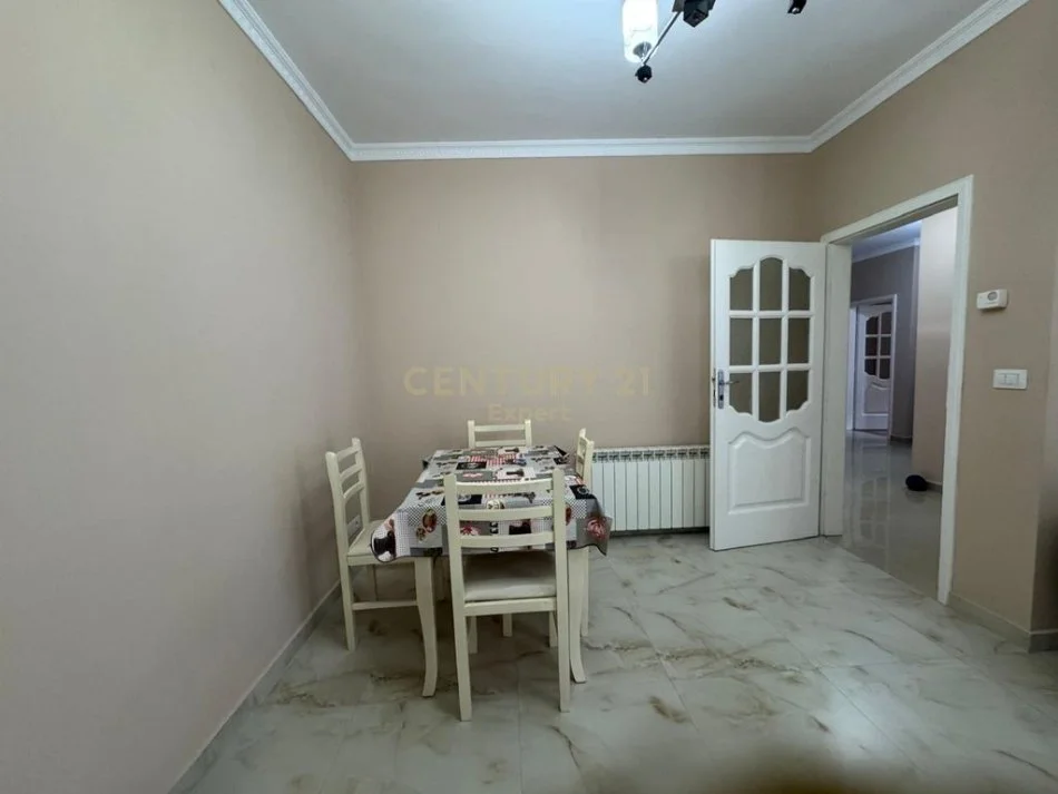 Tirane, jepet me qera apartament 2+1 Kati 3, 105 m² 550 € 