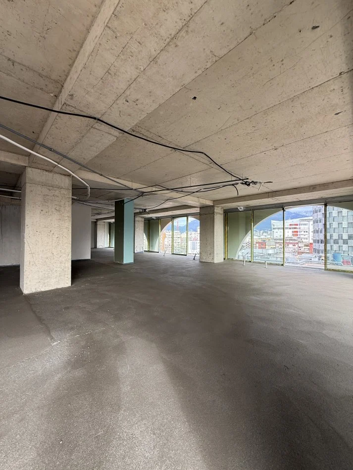 Tirane, jepet me qera zyre Kati 7, 285 m² 9.970 € (28 Nëntori)