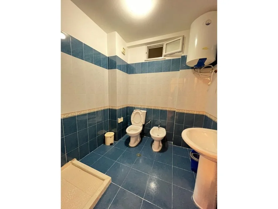 Tirane, jepet me qera apartament 1+1 Kati 7, 60 m² 400 € (Fresku)