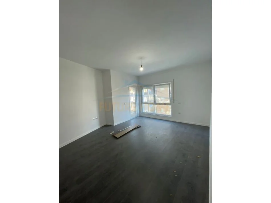 Tirane, shitet apartament 2+1+Ballkon Kati 4, 109 m² 256.850 € (Barrikada)