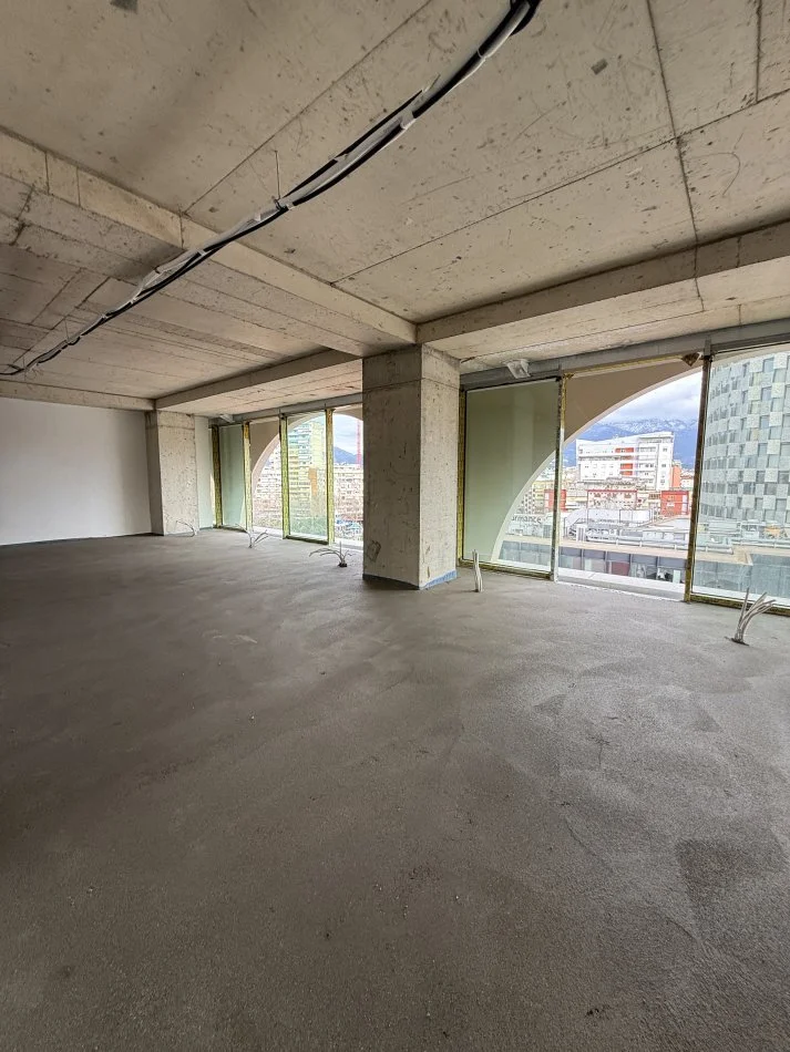 Tirane, jepet me qera zyre Kati 7, 285 m² 9.970 € (28 Nëntori)