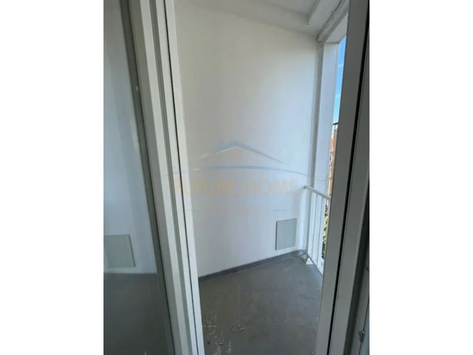 Tirane, shitet apartament 2+1+Ballkon Kati 4, 109 m² 256.850 € (Barrikada)