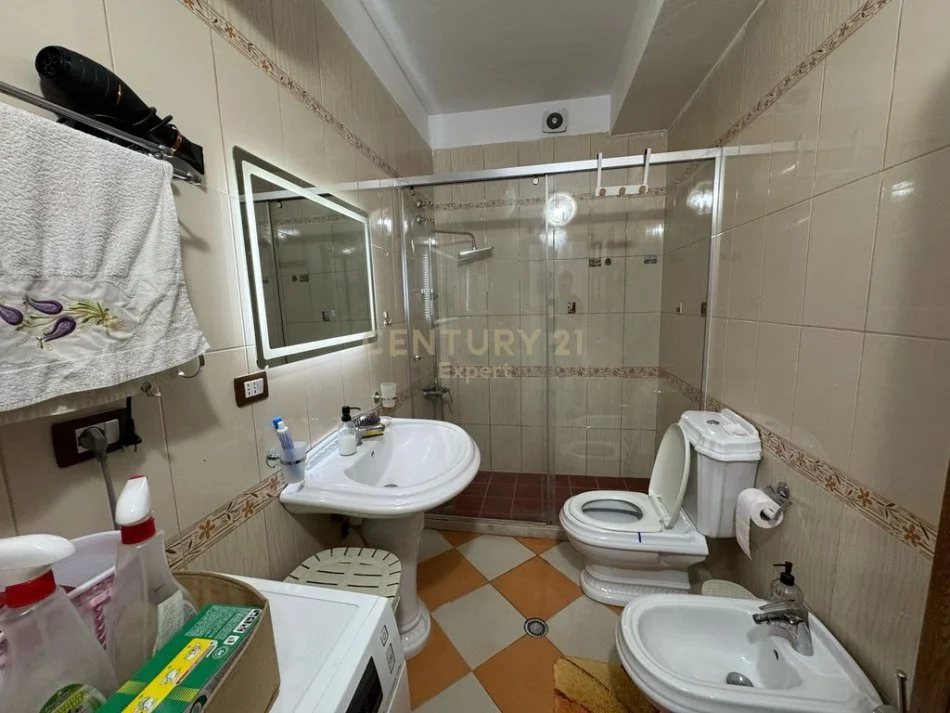Tirane, jepet me qera apartament 2+1 Kati 3, 70 m² 600 € (Rruga dibres)