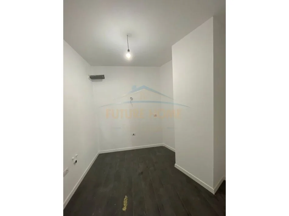 Tirane, shitet apartament 2+1+Ballkon Kati 4, 109 m² 256.850 € (Barrikada)