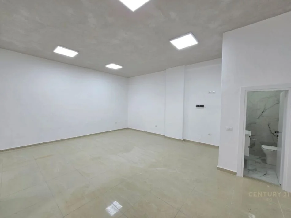 Tirane, jepet me qera ambjent biznesi Kati 2, 80 m² 700 € (Astir)