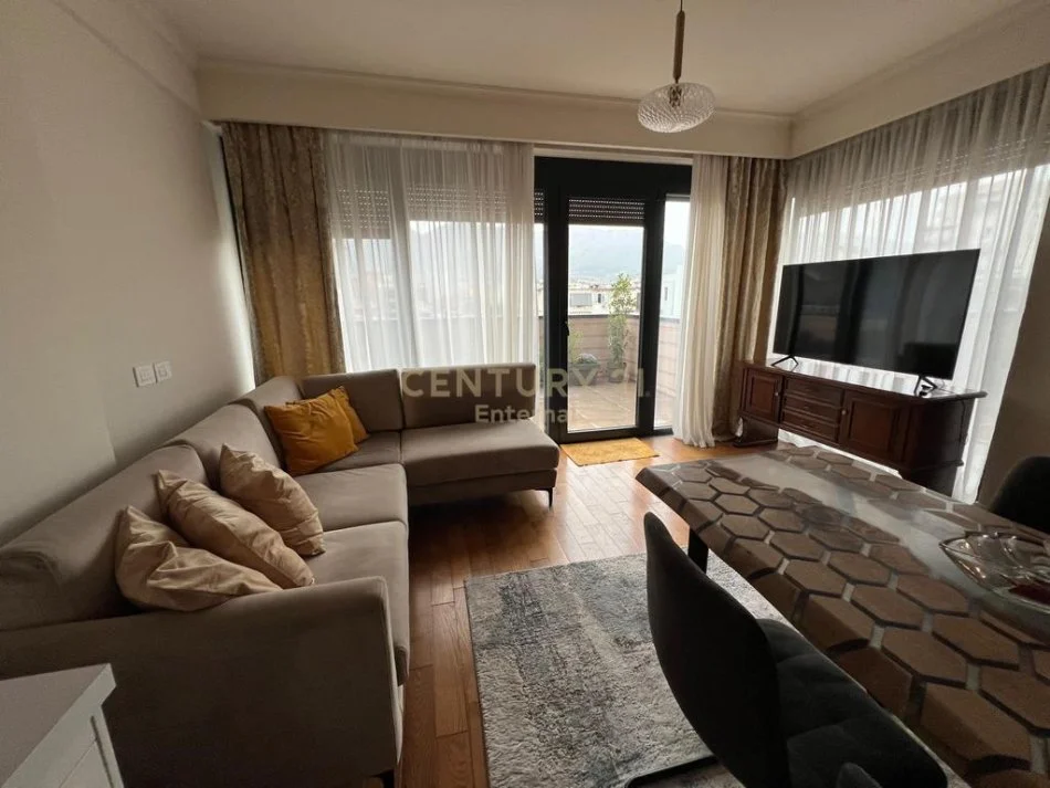 Tirane, jepet me qera apartament 2+1 Kati 5, 102 m² 1.000 € (Pazari i ri)