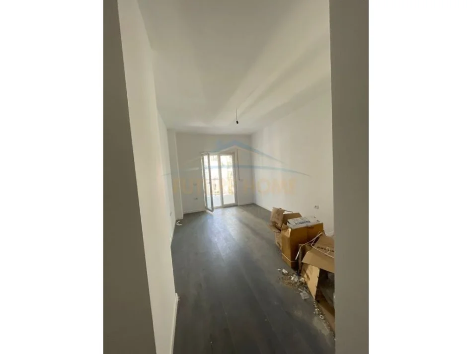 Tirane, shitet apartament 2+1+Ballkon Kati 4, 109 m² 256.850 € (Barrikada)