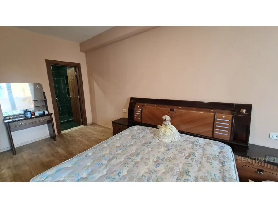 Tirane, jepet me qera apartament 2+1+Ballkon Kati 3, 113 m² 550 € (Astir)