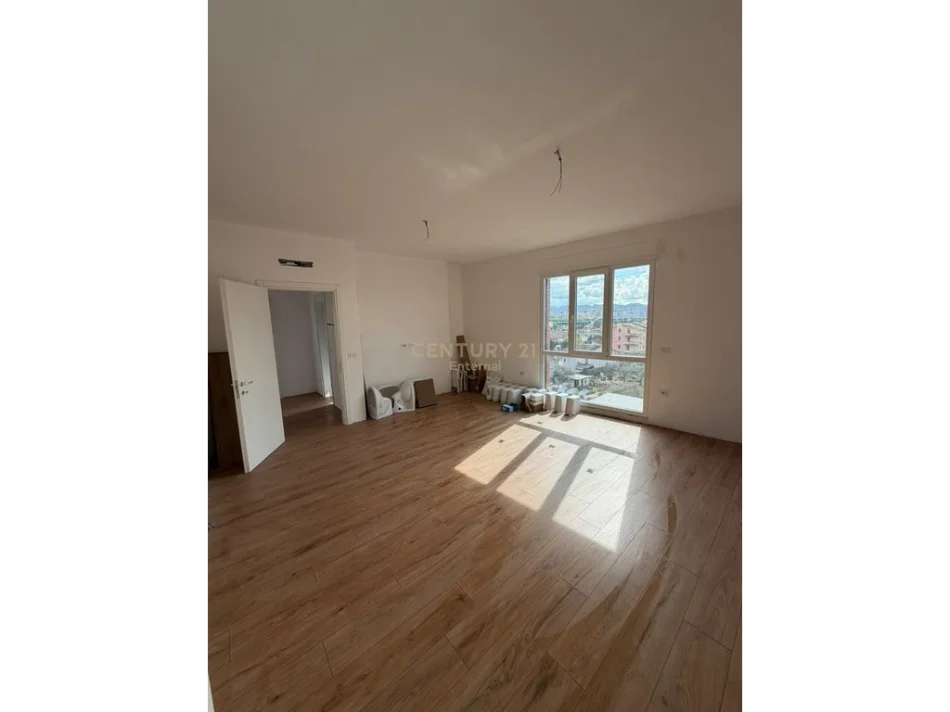 Tirane, shes apartament 1+1 Kati 3, 70 m² 85.000 € (paskuqan)
