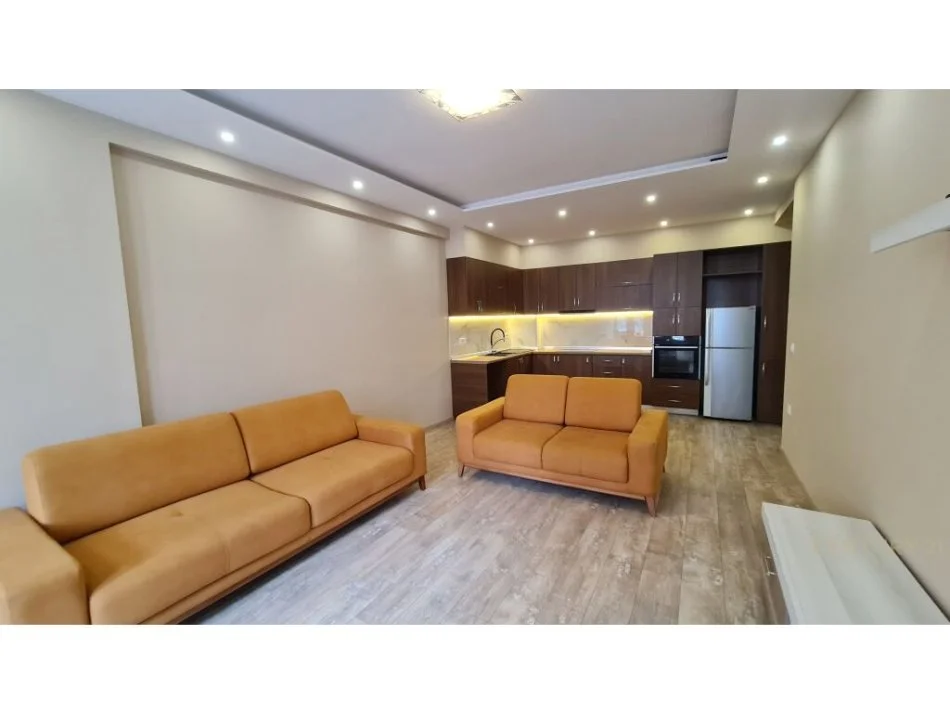 Tirane, jepet me qera apartament 2+1+Ballkon Kati 3, 113 m² 550 € (Astir)