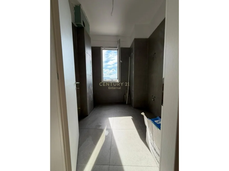 Tirane, shes apartament 1+1 Kati 3, 70 m² 85.000 € (paskuqan)