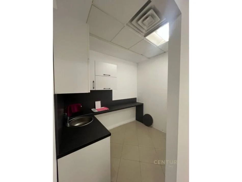 Tirane, jepet me qera zyre Kati 2, 66 m² 800 € (Abdi Toptani)